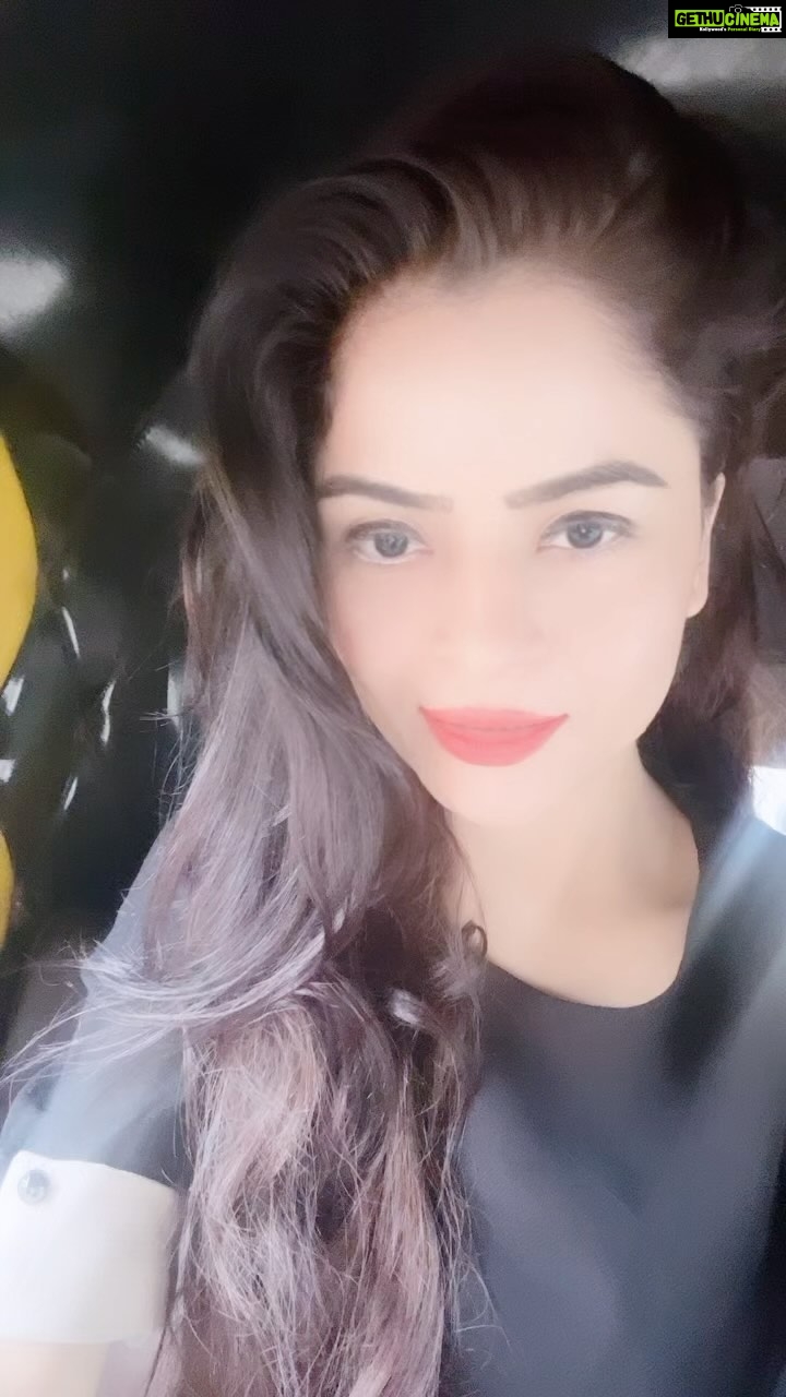 Gehana Vasisth Instagram - Today travelling by auto … . . #reels #reelsinstagram #instagram #trending #viral #explore #love #instagood #explorepage #tiktok #reelitfeelit #india #follow #photography #fyp #reel #instadaily #followforfollowback #reelsvideo #likeforlikes #like #fashion #memes #foryou #reelkarofeelkaro #music #o #insta #instagramreels #gehanavasisth