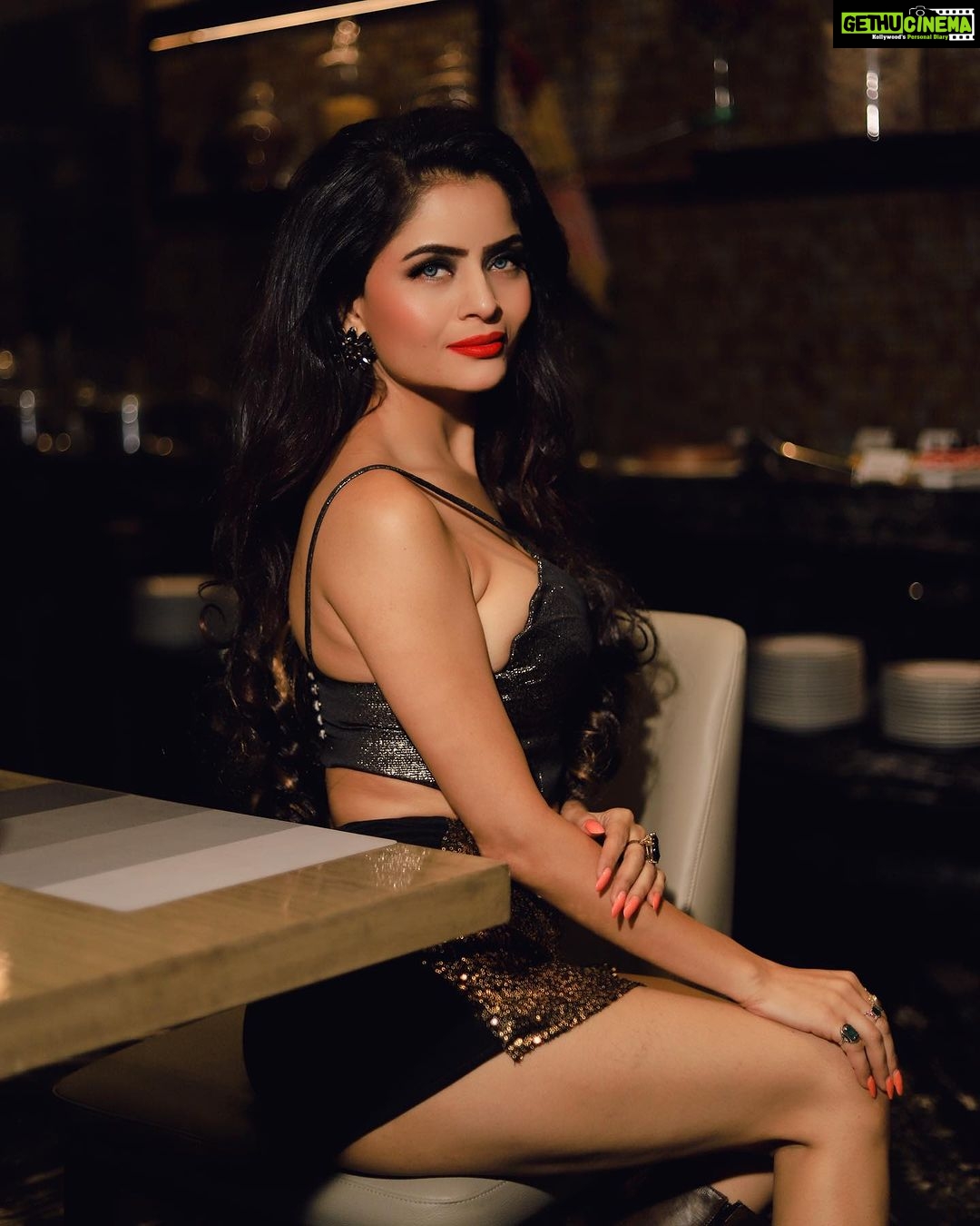 Gehana Vasisth Instagram - Good morning friends … Today m travelling to jaipur … aur aa sabka Kya plan hai aaj ka .. . . . #reels #reelsinstagram #instagram #trending #viral #explore #love #instagood #explorepage #tiktok #reelitfeelit #india #follow #photography #fyp #reel #instadaily #followforfollowback #reelsvideo #likeforlikes #like #fashion #memes #foryou #reelkarofeelkaro #music #o #insta #instagramreels #gehanavasisth
