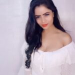 Gehana Vasisth Instagram - Kai bar ham ko dress aise hi kheechni padti h so then proper cleavage dikh sake … Aaj ka mool mantra Yahi hai 😂😂😂😂