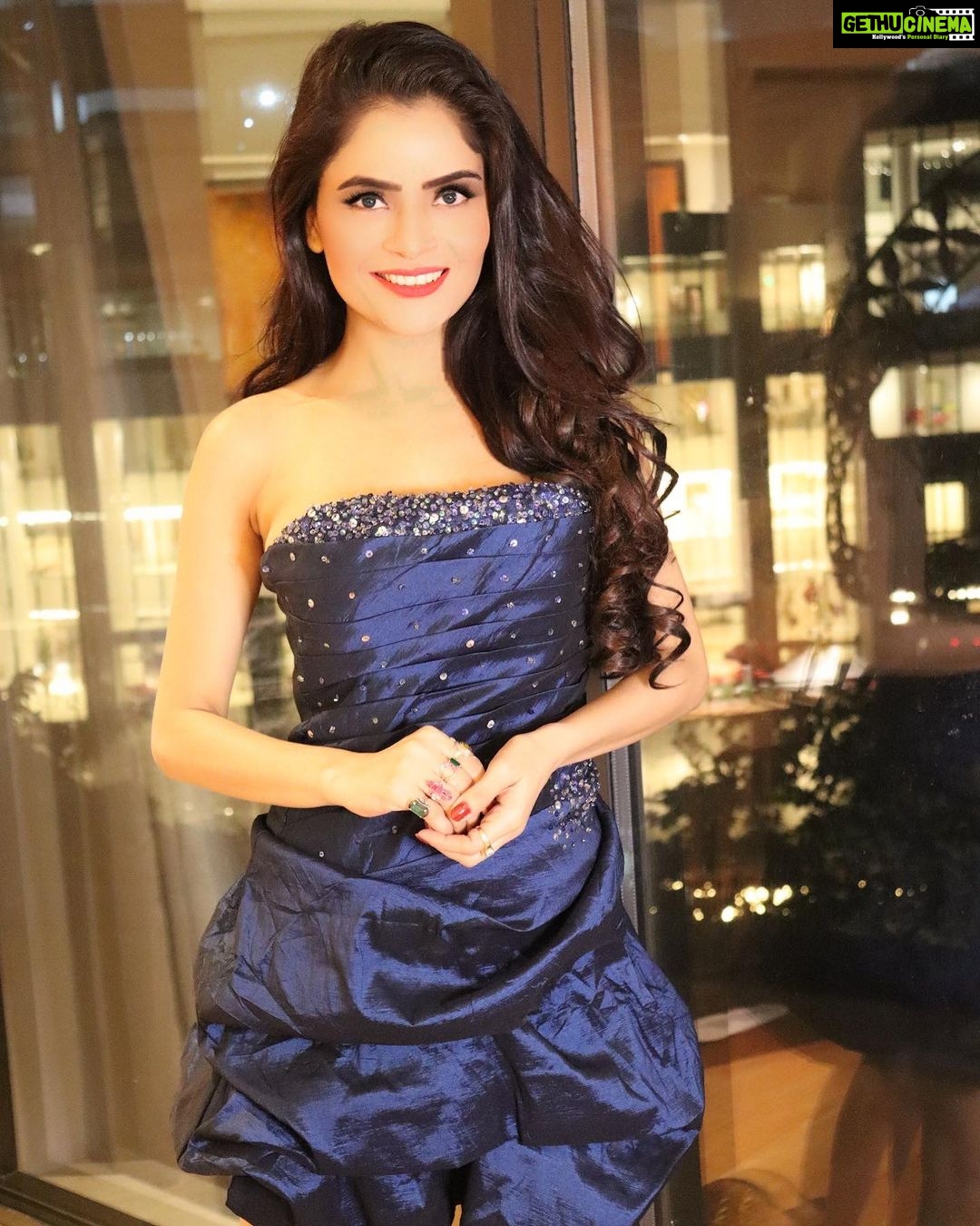 Gehana Vasisth Instagram - Blue is not a colour … blue , to films hoti hai Hahahahaha #justkidding . . . . . . #gehanavasisth #photoshoot #happy #love #films #director #actress #producer #instapost #instadaily #instafashion #followforfollowback #feelings #blue #hotel #portraitphotography Trident , BKC