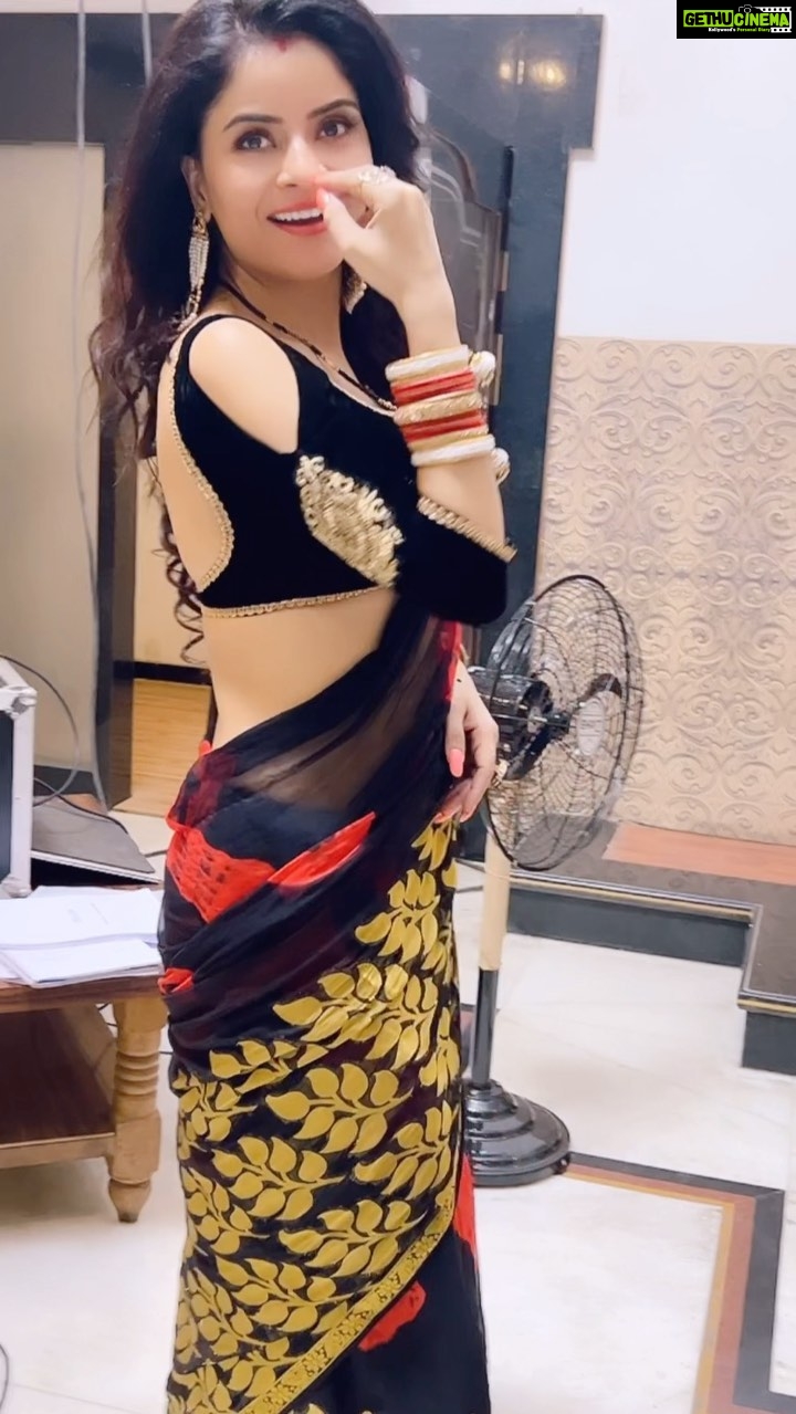 Gehana Vasisth Instagram - Good morning friends … @nehakakkar @tonykakkar .. . . . #reelsinstagram #nehakakkar #tonykakkar #balenciaga #trending #reelsvideo