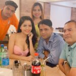 Gehana Vasisth Instagram - M lucky to have u all as my friends … Sometimes I feel what I hv earnt then I calculate u all and I realise that m a billionaire… . I must say it was. Great evening …. . . #friendship #friendshipgoals #friends #evening #dinner #food #icecream #naturals #love #shoot #artist #actress #ott #director #happy #success