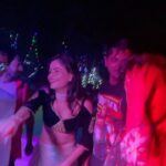Gehana Vasisth Instagram - Whata a party it was .. Seriously engineering ke dino ki yad aa Gai , jab Mai electronics aur mechanical walo k sath party kiya karti thi … . . Better then my new year n Christmas party … Maza aa Gaya dil se … . . . #birthday #party #fun #disc #poolparty #trending #director #producer #actress #gehanavasisth #ssk #viral #reels #trendingreels #reelsvideo #reels India