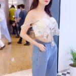 Gehana Vasisth Instagram – Whenever I go mall these days … #hahahahaha .
.
.
.
#reelsvideo #reelsinstagram #reelsinstagram #trendingreels #gehanavasisth