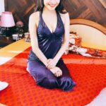 Gehana Vasisth Instagram - Behind the scene … while shooting bedroom sequence … #gehanavasisth #reelsinstagram #reels #video #trendingreels #hit