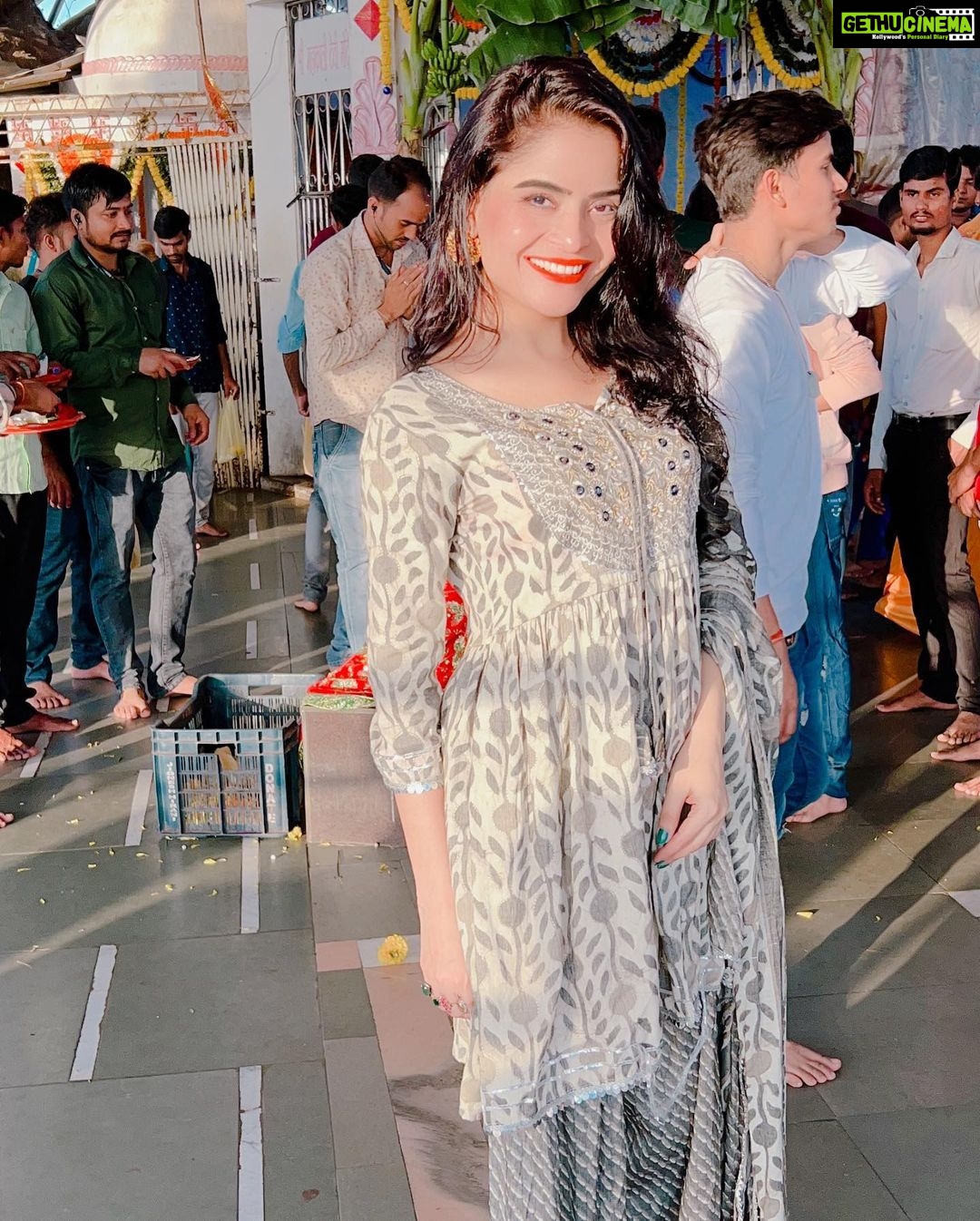 Gehana Vasisth Instagram - Happy RAM-NAVMI TO MY ALL THE FRIENDS , FANS AND FAMILY … AAJ MAI JIVDANI MATA K MANDIR GAI THI .. Bohot Achcha laga … #jaimatadi #gehanavasisth #ramnavmi #ramnavami