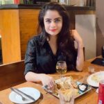 Gehana Vasisth Instagram - Just a regular evening .. . . . . #party #dinner #food #happy #trending #resturants