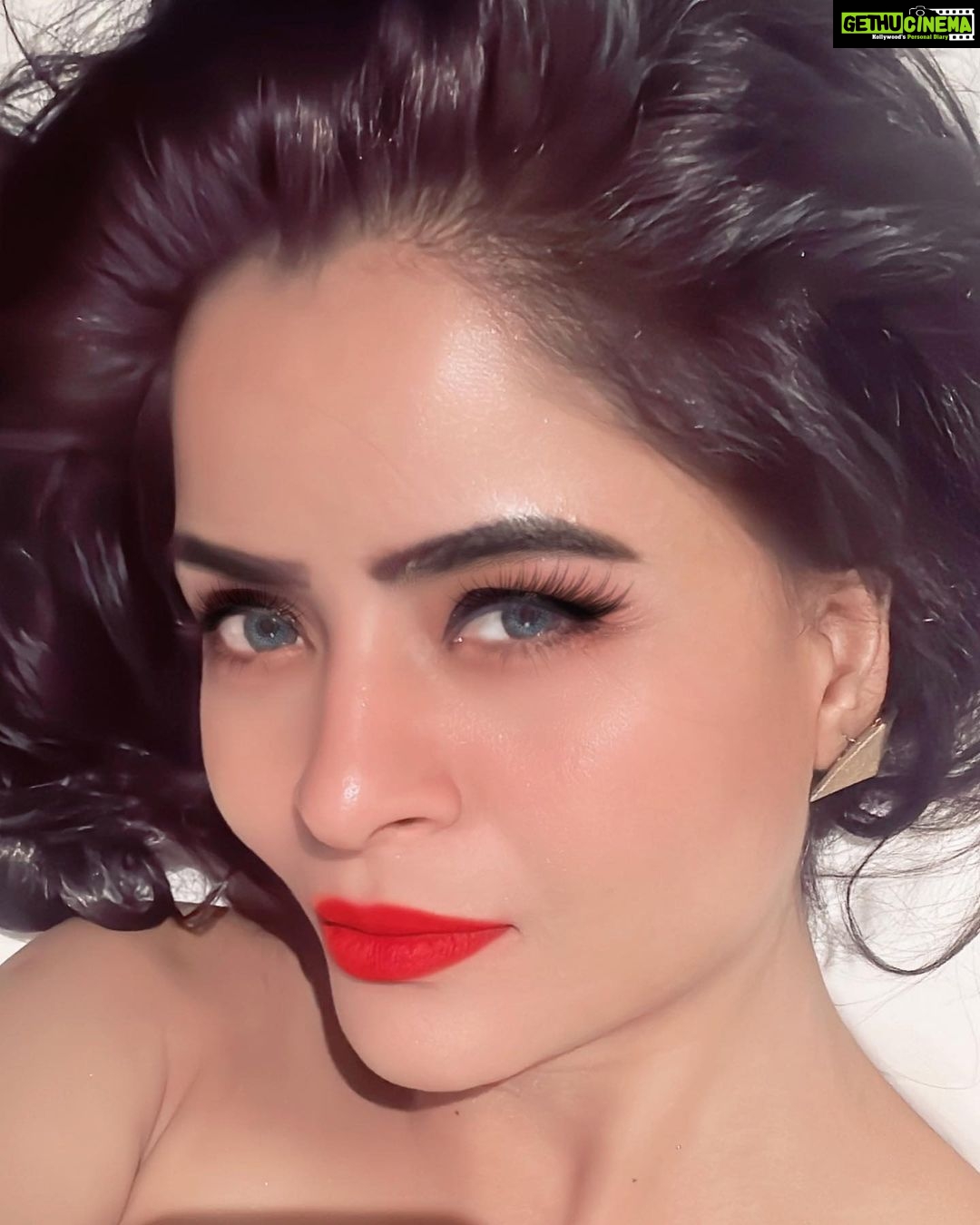 Gehana Vasisth Instagram - M I wearing anything or not ?? Guess … . . . . #photography #photooftheday #love #instagood #instagram #photo #nature #picoftheday #like #photographer #beautiful #follow #art #fashion #travel #bhfyp #photoshoot #likeforlikes #instadaily #naturephotography #model #me #smile #style #instalike #happy #likes #myself #followme #followforfollowback