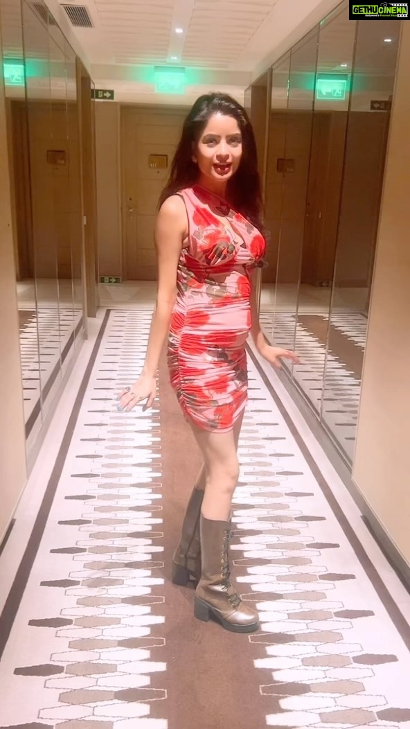 Gehana Vasisth Instagram - Badly bloated and damn drunk..