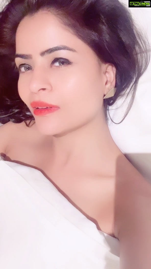 Gehana Vasisth Instagram - Naiyyo lagda dil . . #salmankhan #poojahegde #bollywood #films #hot #acteess #gehanavasisth #love #instagood