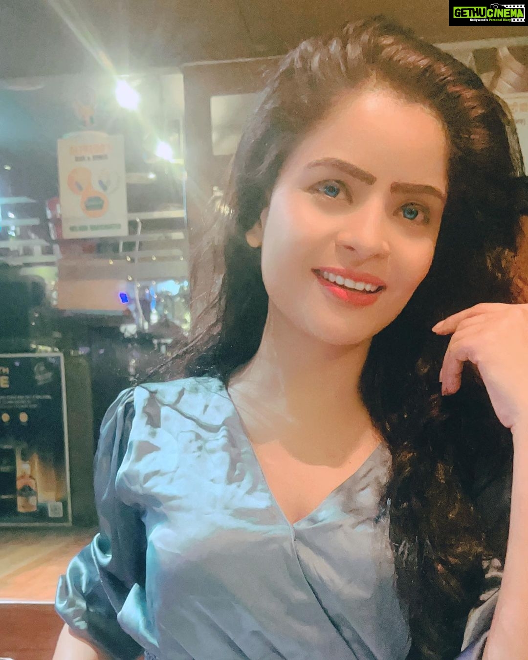 Gehana Vasisth Instagram - Heyyyy Wassup guys . . #gehanavasisth #party #club #food India