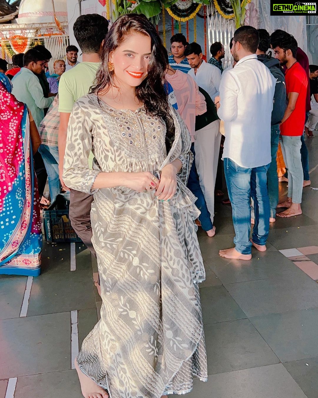 Gehana Vasisth Instagram - Happy RAM-NAVMI TO MY ALL THE FRIENDS , FANS AND FAMILY … AAJ MAI JIVDANI MATA K MANDIR GAI THI .. Bohot Achcha laga … #jaimatadi #gehanavasisth #ramnavmi #ramnavami