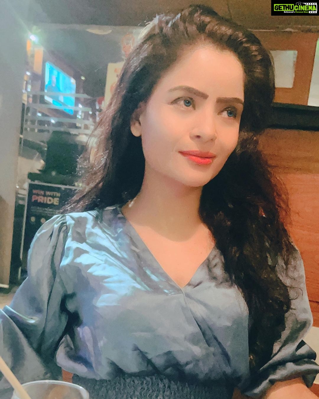 Gehana Vasisth Instagram - Heyyyy Wassup guys . . #gehanavasisth #party #club #food India