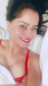 Gehana Vasisth Instagram - Share ur Valentine’s Day experience #valentines #valentineday #love #valentinedaygift