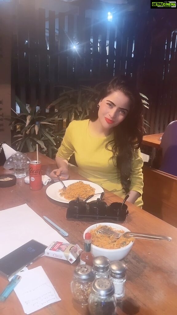 Gehana Vasisth Instagram - Just a dinner date with friends Mumbai - मुंबई