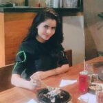 Gehana Vasisth Instagram – Let’s hv some chocolate n ice cream together 💋💋👅👅..
.
.
.
#icecream #chocolate #love #icecreamlover #flavour #kiss India