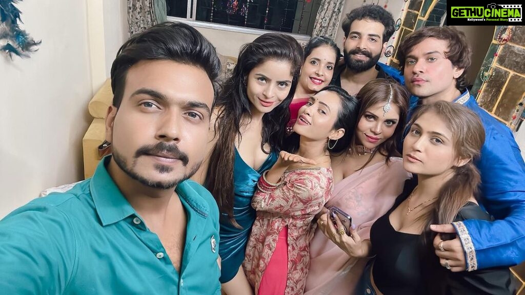 Gehana Vasisth Instagram - Last night had great party at Pooja’s place … seriously it was an awesome time … . . . #trending #viral #instagram #love #explorepage #explore #instagood #fashion #follow #tiktok #like #likeforlikes #followforfollowback #photography #india #trend #instadaily #memes #music #style #trendingnow #reels #foryou #likes #photooftheday #model #beautiful #bollywood #bhfyp #gehanavasisth