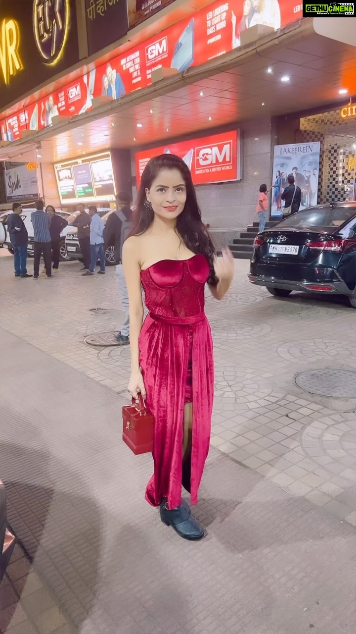 Gehana Vasisth Instagram - Kya batau khud ko , ki kaisi lagti Hu Yakeen maniye Sapno se zada , sapna lagti Hu … . . . . #reels #reelsinstagram #instagram #trending #viral #explore #love #instagood #explorepage #tiktok #reelitfeelit #india #follow #photography #fyp #reel #instadaily #followforfollowback #reelsvideo #likeforlikes #like #fashion #memes #foryou #reelkarofeelkaro #music #o #insta #instagramreels #gehanavasisth