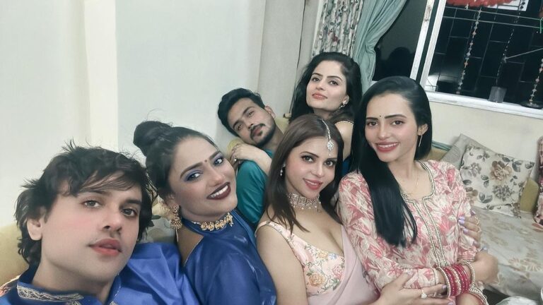Gehana Vasisth Instagram - Last night had great party at Pooja’s place … seriously it was an awesome time … . . . #trending #viral #instagram #love #explorepage #explore #instagood #fashion #follow #tiktok #like #likeforlikes #followforfollowback #photography #india #trend #instadaily #memes #music #style #trendingnow #reels #foryou #likes #photooftheday #model #beautiful #bollywood #bhfyp #gehanavasisth