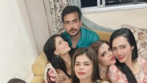 Gehana Vasisth Instagram - Last night had great party at Pooja’s place … seriously it was an awesome time …
.
.
.

#trending #viral #instagram #love #explorepage #explore #instagood #fashion #follow #tiktok #like #likeforlikes #followforfollowback #photography #india #trend #instadaily #memes #music #style #trendingnow #reels #foryou #likes #photooftheday #model #beautiful #bollywood #bhfyp #gehanavasisth
