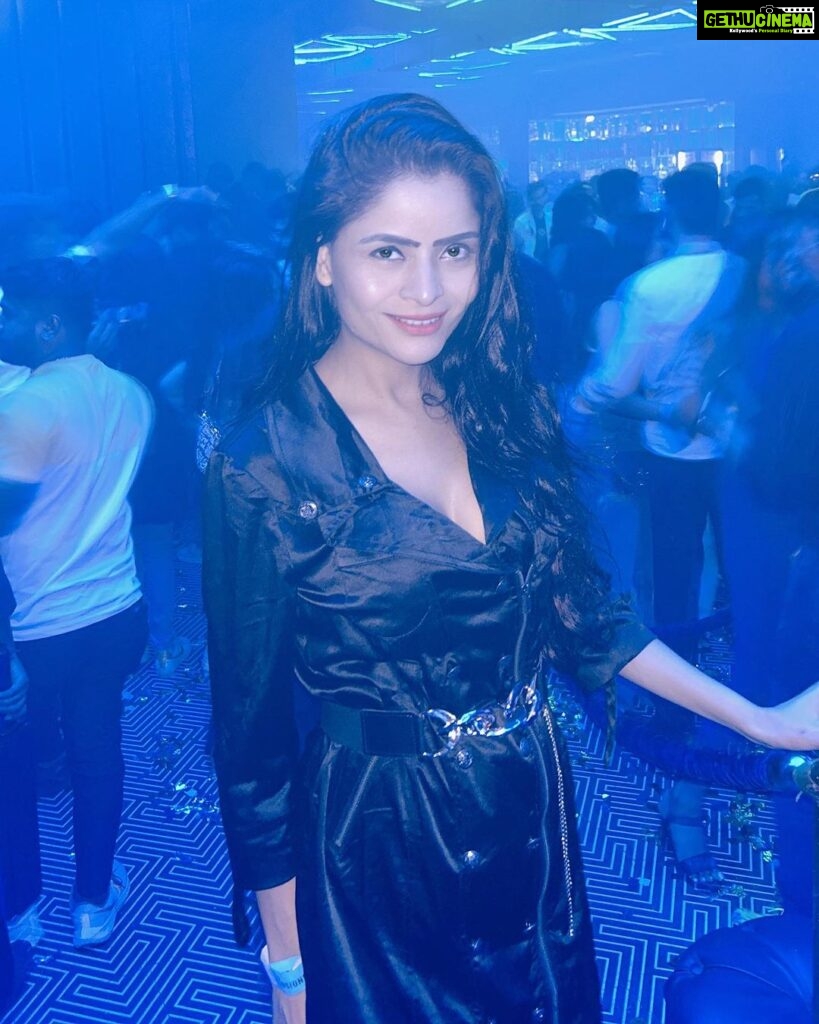 Gehana Vasisth Instagram - Absolutely without makeup …. Not even lipstick … Simple dress and stepped out … #trending #viral #instagram #love #explorepage #explore #instagood #fashion #follow #tiktok #like #likeforlikes #followforfollowback #photography #india #trend #instadaily #memes #music #style #trendingnow #reels #foryou #likes #photooftheday #model #beautiful #bollywood #bhfyp #gehanavasisth