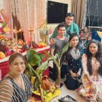 Gehana Vasisth Instagram - It’s all about last night … We did ganpati Bappa darshan at ruks’s home … n dil se bohot sukoon mila .. . . . . #jaiganesh #ganpati #mum_ganpati #ganpatidecoration #ganpati_pic #ganpatipule #undanganpati #jalloshganpatibappachyaaagmanacha #ganpatiphotography #puneganpati #ganpati_bappache_sundar_rup #ganpatibappamoriya #ganpatibappamorya_official #kalachowkichamahaganpati #ganpatidarshan #ganpati2017 #dagdushethganpati #ganpati2019 #ganpati2018 #ganpaticlickart #mumbai_ganpati_official #ganpatibappamoraya #ganpatibapamorya #mumbaiche_ganpati #ganpati_bappa_clickography #ganpatimajhabappa #gehanavasisth