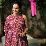 Giaa Manek Instagram - Embracing the festival spirit ✨❤️🪔. 📸- mommy dearest . . . . #diwali #festive #love #light