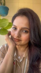 Giaa Manek Instagram - #chaleya 😉