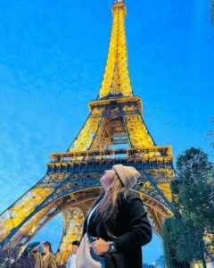 Grace Antony Instagram - Make an effort to look at the photographs.👁️👀
.
.
#paris #eiffeltower #louvor #graceantony #france
