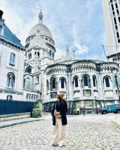 Grace Antony Instagram - Make an effort to look at the photographs.👁️👀
.
.
#paris #eiffeltower #louvor #graceantony #france