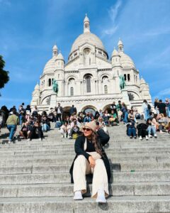 Grace Antony Instagram - Make an effort to look at the photographs.👁️👀
.
.
#paris #eiffeltower #louvor #graceantony #france