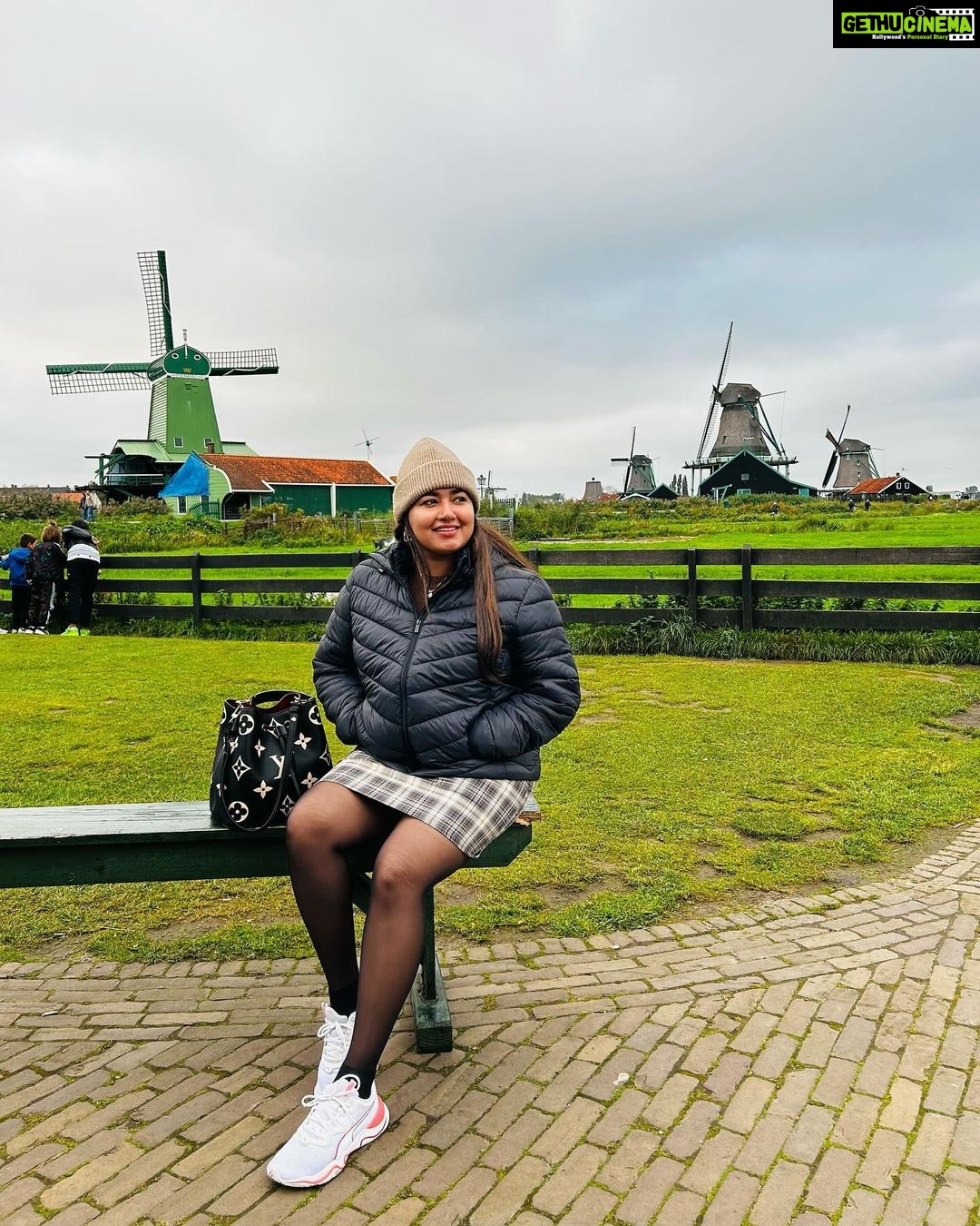 Grace Antony Instagram - Bliss 🪻💚 . . . . #amsterdam #amsterdamlife #netherlands #netherlands🇳🇱 #graceantony