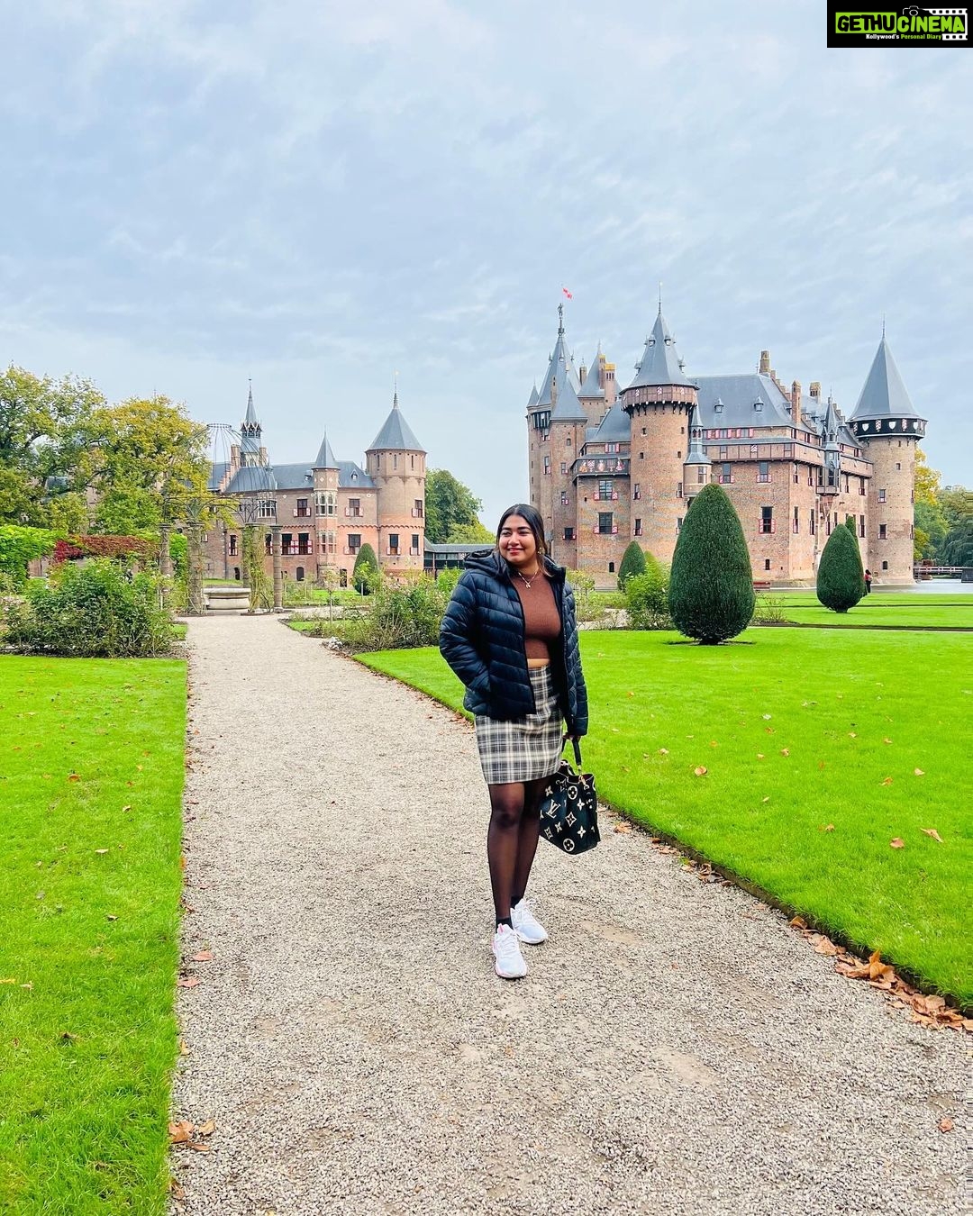 Grace Antony Instagram - Bliss 🪻💚 . . . . #amsterdam #amsterdamlife #netherlands #netherlands🇳🇱 #graceantony