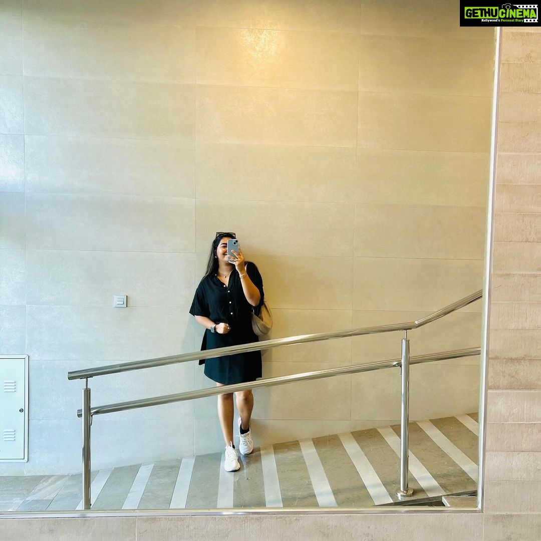 Grace Antony Instagram - She’s someone I know 🪽🕊️ .. . . 📸 @teresajunie #graceantony #feelconfident #happiness #selflove #graceantonyactress Algeciras,Spain
