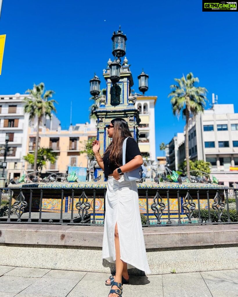 Grace Antony Instagram - Hola….🖤🤍🩵 . . . . . 📸 @teresajunie #algesiras #españa #vacation #graceantony Algeciras, España