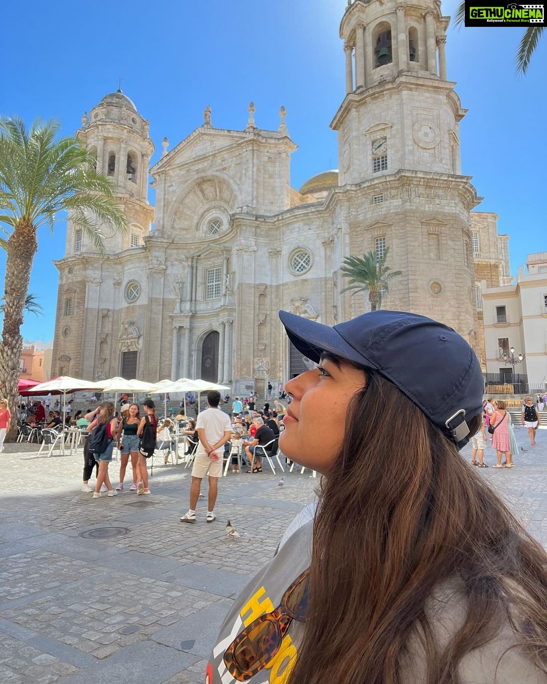 Grace Antony Instagram - Estoy en camino..⏳ . . . . 📸 @teresajunie #vacation #europe #cadiz #cadizoldtown #graceantony Cadiz Old Town