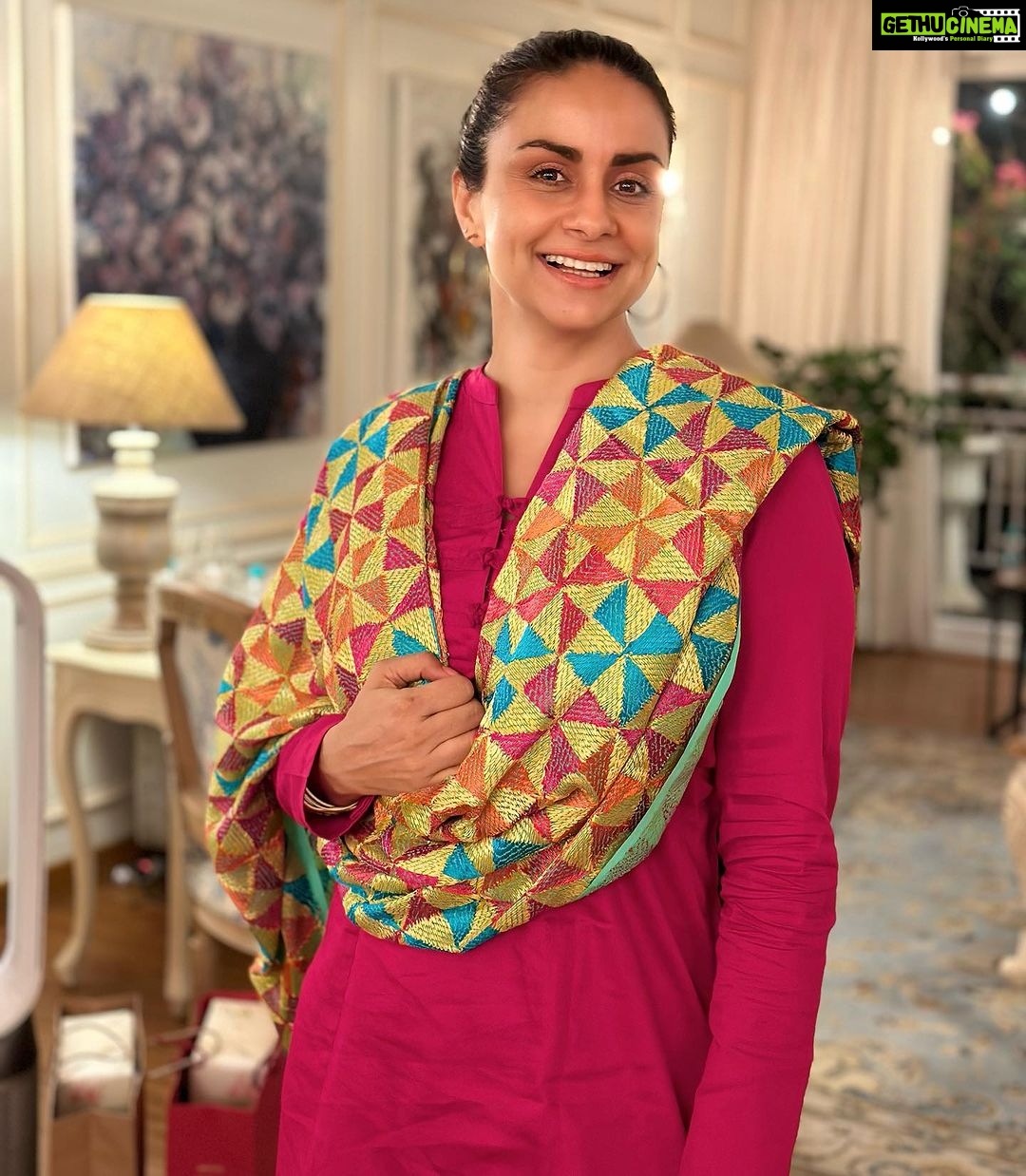 Gul Panag Instagram - And Diwali is for dressing up✨ This has truly been a memorable Diwali. One because the husband was around for almost 4 days. Quite a miracle. Two to have a chance to spend time with friends and family in equal measure. And three managed to be decently, turned out and put together! With some help from @keeratkular .😅 First picture is this beauty by @chakkraa_label . A little experimental for me, but loved it. 2nd picture is a new Rani pink suit with a new phulkari from @1469original Third picture is a phulkari saree gifted by @adicrazy . Last photo is a suit that was actually made for the recent wedding I attended. By @k.noo.sh . Which one do you like best? #DiwaliVibes #festive