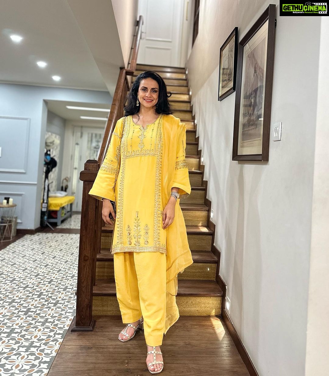 Gul Panag Instagram - And Diwali is for dressing up✨ This has truly been a memorable Diwali. One because the husband was around for almost 4 days. Quite a miracle. Two to have a chance to spend time with friends and family in equal measure. And three managed to be decently, turned out and put together! With some help from @keeratkular .😅 First picture is this beauty by @chakkraa_label . A little experimental for me, but loved it. 2nd picture is a new Rani pink suit with a new phulkari from @1469original Third picture is a phulkari saree gifted by @adicrazy . Last photo is a suit that was actually made for the recent wedding I attended. By @k.noo.sh . Which one do you like best? #DiwaliVibes #festive