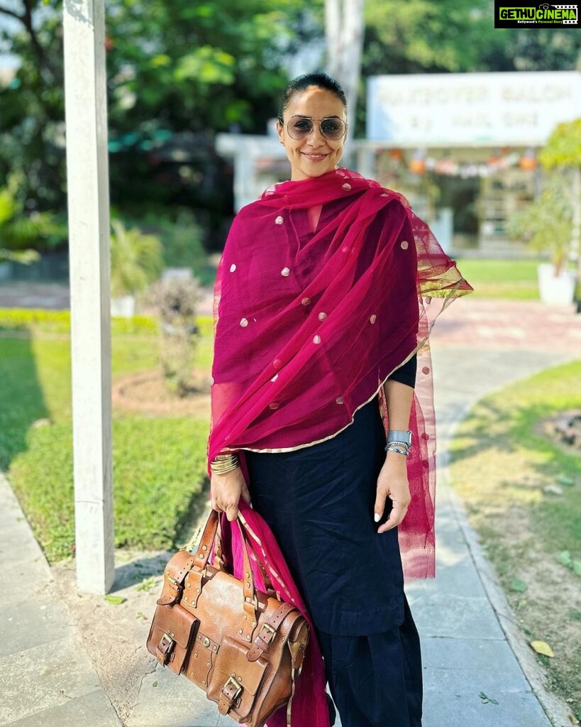Gul Panag Instagram - There’s something magical about the weather, that I can’t quite describe. Not warm. Not cold. Just right. It’s the kind of weather you wait the whole year for. P.S. New suit. With 40 year old Dupatta belonging ( formerly) to my mother in law. This is the first time I have reverse engineered a suit from a Dupatta. And I’m really excited. 🤩 I know, the pros have been doing it forever, but it’s such a novelty for me. That, and wearing a suit . #NotetoSelf Must wear suits more often. Because I think, ਮੈਨੂ ਸੂਟ suit ਕਰਦਾ.😅 I love wearing suits. But never end up wearing them more than 7-8 times a year. Usually only on special occasions that justify ironing. 😅 Santushti