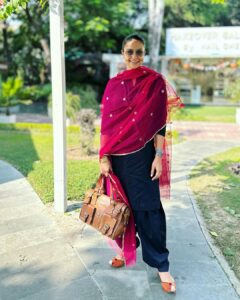 Gul Panag Instagram - There’s something magical about the weather, that I can’t quite describe. Not warm. Not cold. Just right. It’s the kind of weather you wait the whole year for. P.S. New suit. With 40 year old Dupatta belonging ( formerly) to my mother in law. This is the first time I have reverse engineered a suit from a Dupatta. And I’m really excited. 🤩 I know, the pros have been doing it forever, but it’s such a novelty for me. That, and wearing a suit . #NotetoSelf Must wear suits more often. Because I think, ਮੈਨੂ ਸੂਟ suit ਕਰਦਾ.😅 I love wearing suits. But never end up wearing them more than 7-8 times a year. Usually only on special occasions that justify ironing. 😅 Santushti