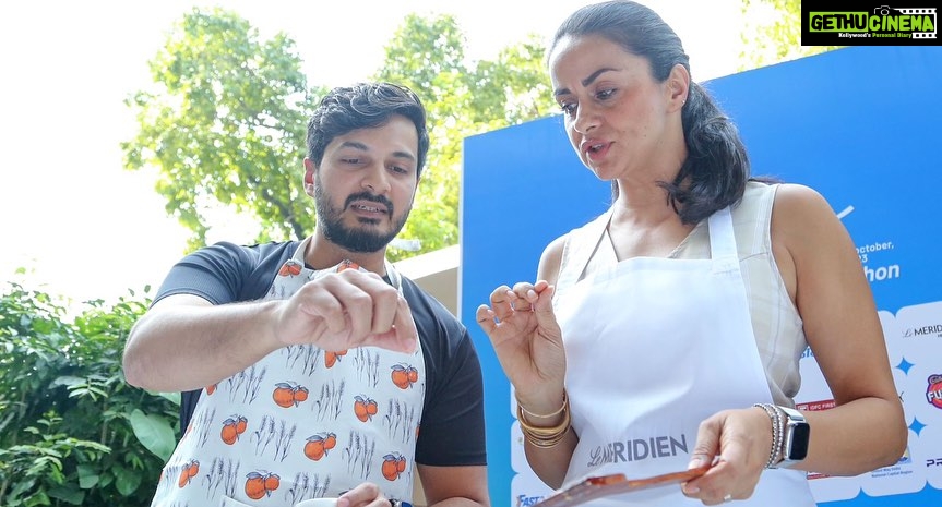 Gul Panag Instagram - Cooking skills put to the test at the #VedantaDHM23 Pasta Cookout session🧑‍🍳🍝 Loved the experience and the overall feels. And Team 5 (Akarsh Hebbar and I ) came in 3rd. Although, we feel we should have won. 😂 #RangDeDilli @ProcamIntl @delhihalfmarathon @lemeridiendelhi @akarshkhebbar