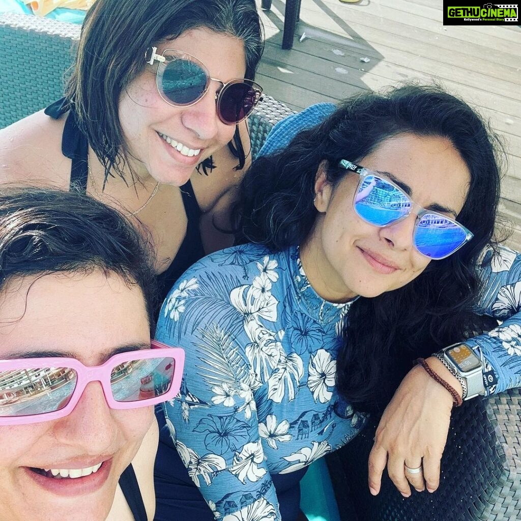 Gul Panag Instagram - Grabbing sane moments between watching over kids, getting them stitched up( after falls ), feeding them, taking them out of the pool, settling their spats, getting them ready and more. Because - Girls just wanna have fun! Even when they are MOMs. @chauhanrachna07 @uditaanand . . . . #momlife #travelwithkids #travelwithkidstips Phuket, Thailand