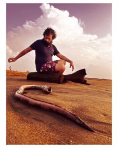 Guru Somasundaram Instagram - 🧜🏾‍♂️ “No one can trace the path of the eels,” Rachel Carson wrote. #eel #lifedeathlife #sea #shore #andthesky