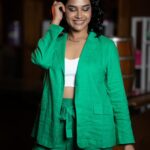 Hari Teja Instagram - పచ్చని తోట పసరుల తావి నిశీధి మౌనం నీ ప్రేమ గానం ☘️🌿🍃 PC: @relivevisuals