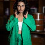 Hari Teja Instagram - పచ్చని తోట పసరుల తావి నిశీధి మౌనం నీ ప్రేమ గానం ☘️🌿🍃 PC: @relivevisuals
