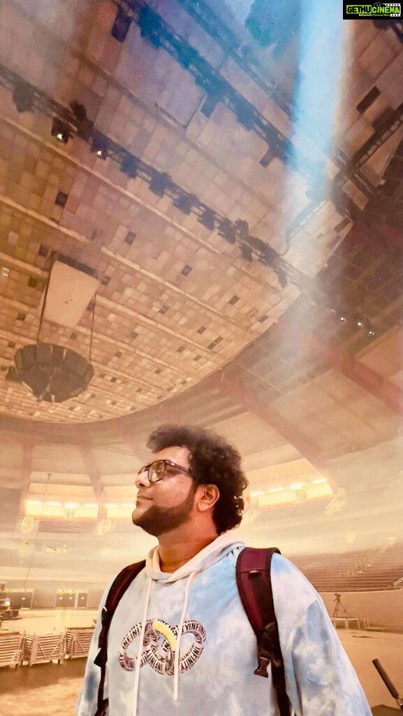 Haricharan Instagram - Singapore, see you all on Saturday ! Cant wait to party with you all 🔥🔥🔥🔥❤️🙏🙏🙏 Video courtesy - @athithan_ ☺️