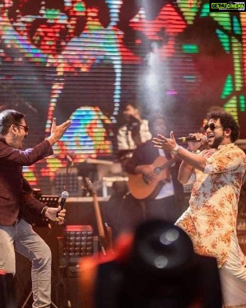 Haricharan Instagram - YaazhpaaNam endra Jaffna ❤️🔥Historic concert indeed with a 40,000+ Crowd , Killer Band , genuine artists and Unseen Production. #yaazhgaanam was an astounding success. Thank you @meenakshi_santhoshnarayanan & @musicsanthosh for making this possible