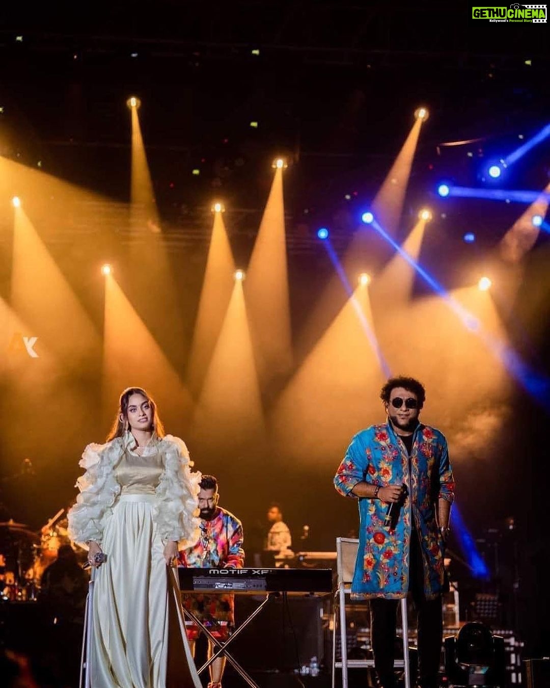 Haricharan Instagram - YaazhpaaNam endra Jaffna ❤️🔥Historic concert indeed with a 40,000+ Crowd , Killer Band , genuine artists and Unseen Production. #yaazhgaanam was an astounding success. Thank you @meenakshi_santhoshnarayanan & @musicsanthosh for making this possible