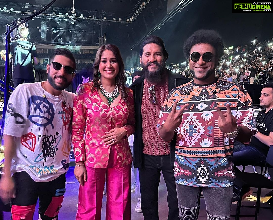 Haricharan Instagram - “Come! lets all take one” A Priceless Picture with our Main man @arrahman sir, after our fully sold out Double Feature in Zurich on Saturday and Sunday. Had such an amazing time with these wonderful souls , cant wait to be with them on stage again. Pc - @ashik_shutters #Europetour #liveconcerts #arrahman #haricharan