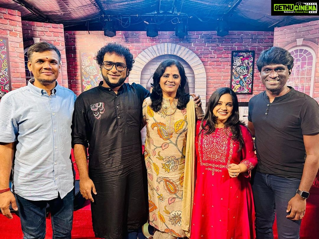Haricharan Instagram - Such a insightful afternoon indeed talking about music which made us with our Fav Subashree Maam and Team #QFR 🔥🔥🔥🔥 thank you for this Opportunity maam 🙏🙏